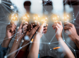 遥遥领先的造句